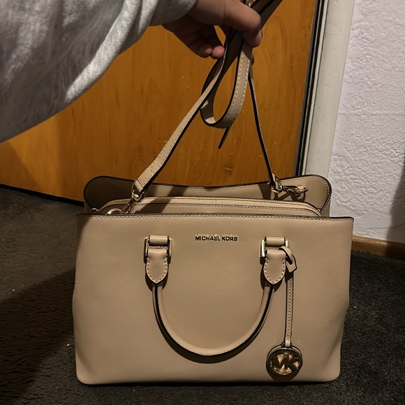 Jet set style, light tan color, handbag - Picture 2 of 3